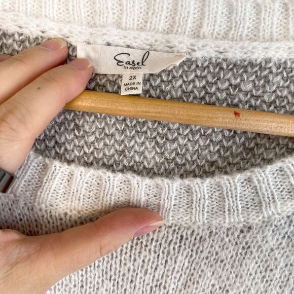 Easel Cheetah Crewneck Sweater Size 2X - Picture 2 of 7